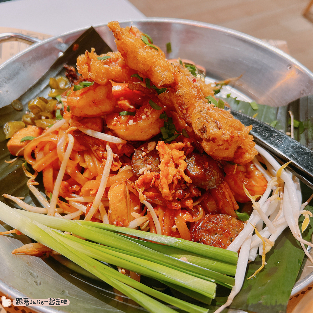 BO BO 新莊宏匯店,BOBO,MENU,thaifood,串燒,宏匯廣場,新莊,泰式奶茶,泰式料理,泰式炒河粉,瓦城,瓦城集團,美食,菜單 @跟著Julie一起走吧