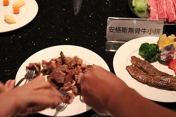 URGO開幕慶美國犇牛試吃體驗,中秋烤肉節買肉的好所在,倫敦,土耳其,大阪,宜蘭,居酒屋,捷克,旅遊,早午餐,板橋,法國,美味食記,美食,自由行,西餐,試吃 @跟著Julie一起走吧 URGO開幕慶美國犇牛試吃體驗,中秋烤肉節買肉的好所在,倫敦,土耳其,大阪,宜蘭,居酒屋,捷克,旅遊,早午餐,板橋,法國,美味食記,美食,自由行,西餐,試吃 @跟著Julie一起走吧