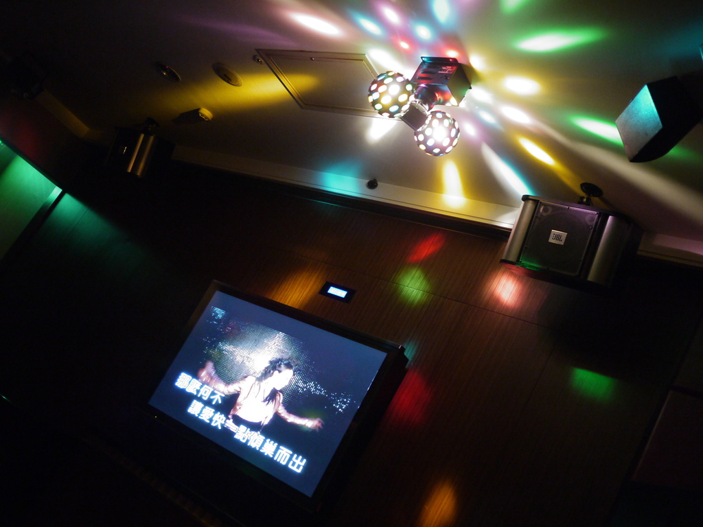 2010.8.3,倫敦,努力玩的時光,土耳其,大阪,宜蘭,居酒屋,捷克,旅遊,早午餐,板橋,法國,活動紀錄,美食,自由行,西門錢櫃,西門錢櫃的艾瑪送行趴,錢櫃大包廂照片 @跟著Julie一起走吧 2010.8.3,倫敦,努力玩的時光,土耳其,大阪,宜蘭,居酒屋,捷克,旅遊,早午餐,板橋,法國,活動紀錄,美食,自由行,西門錢櫃,西門錢櫃的艾瑪送行趴,錢櫃大包廂照片 @跟著Julie一起走吧